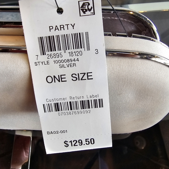 Party Clutch w Silver chain. NWT - Picture 7 of 7